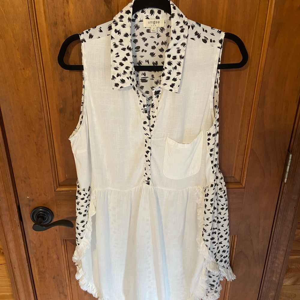 Umgee White and Cream Asymmetrical Blouse with Peter Pan Collar